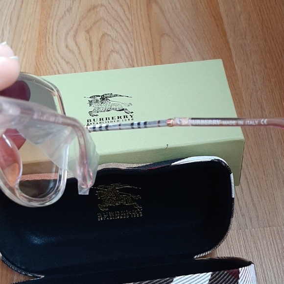 Women pink burberry sunglasses with all - Picture 3 of 4